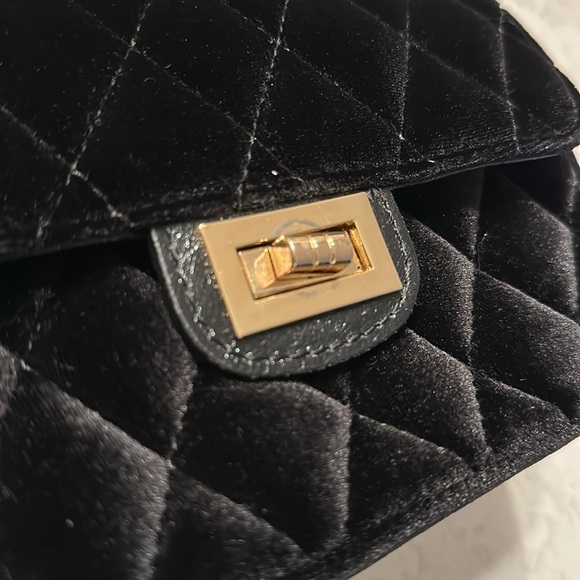 Sara Burglar Black Quilted Chain Strap Purse👜 - Picture 7 of 12